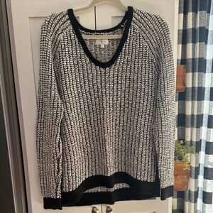 Lou & Grey Black and White V-Neck Sweater